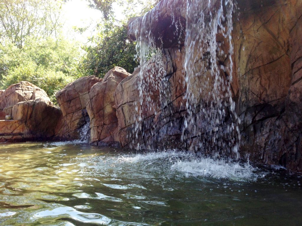 rock waterfall set